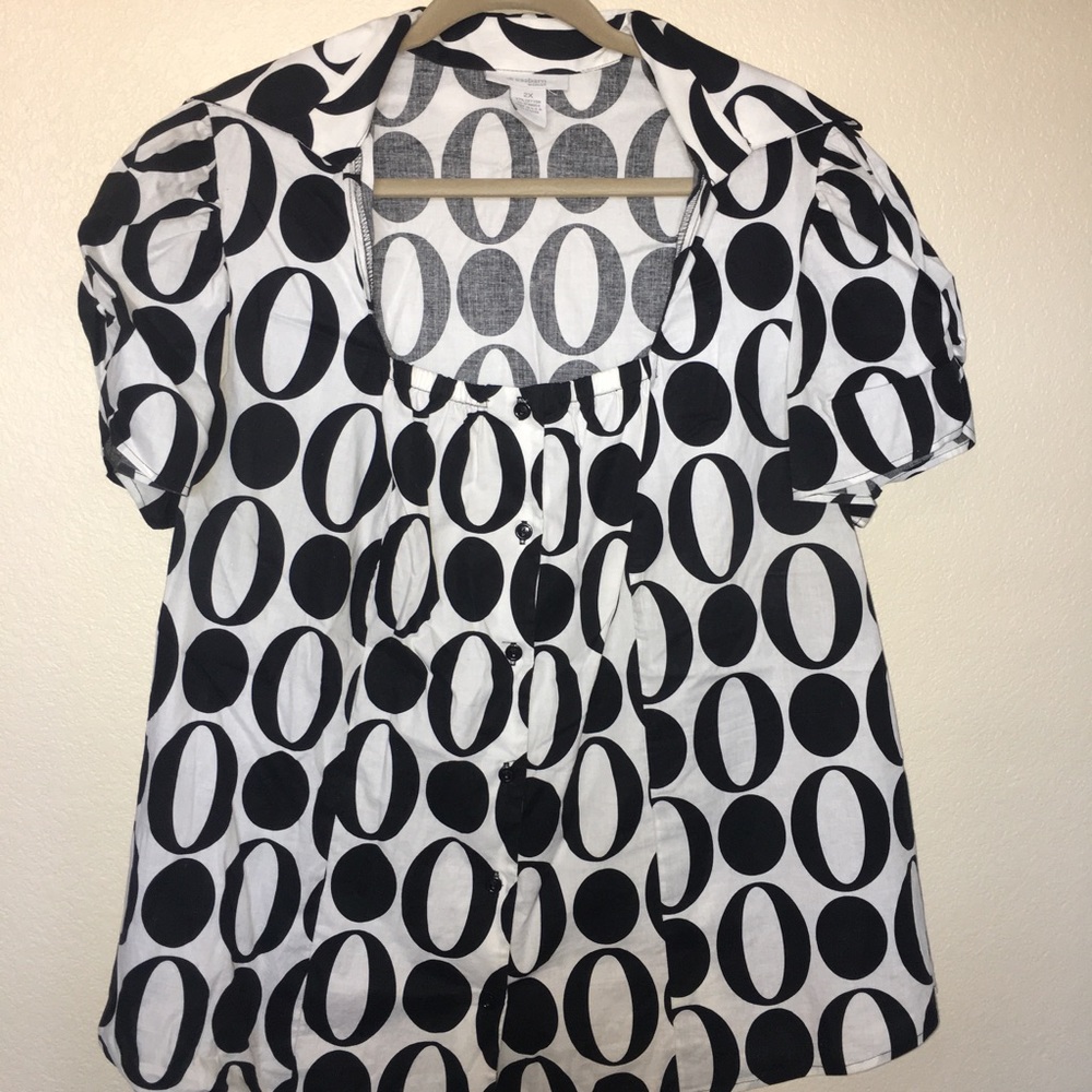 Dressbarn Women 2x Black and White Button Down Top